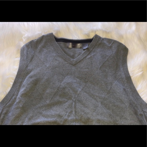 OSCAR DE LA RENTA Knit Diamond Print Sweater Vest - Picture 2 of 5